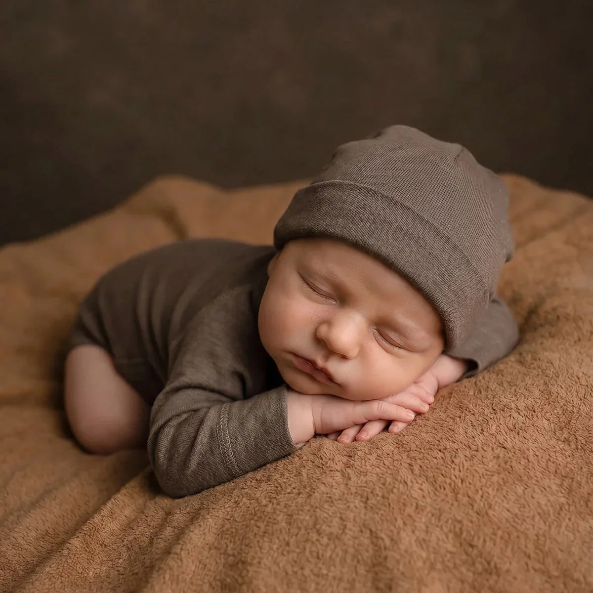 Lille Barn babymutsje Merinowol Chocolate Fondant 56